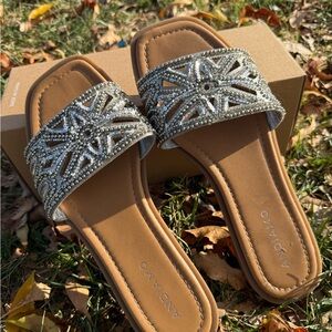 ANDIAMO Silver Embellished Women's Sandals